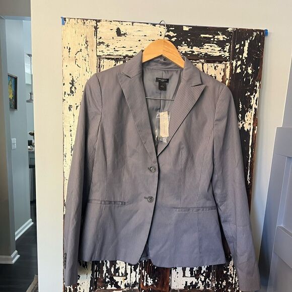 NWT women’s Ann Taylor Pinstriped Size 6 Blazer. - Picture 1 of 10